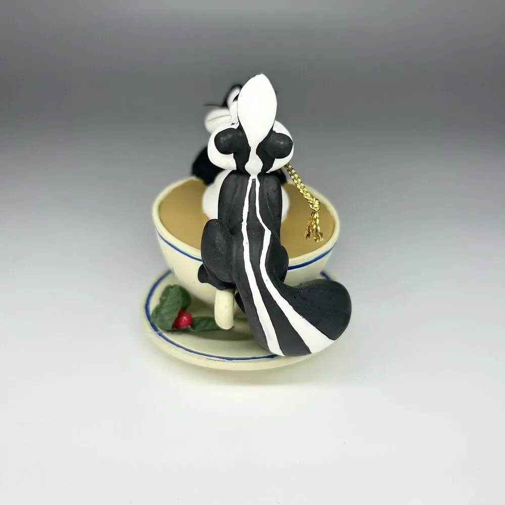 Looney Tunes Warner Bro Christmas Tree Ornament/Pepe Le Pew/Love You a Latte/Box